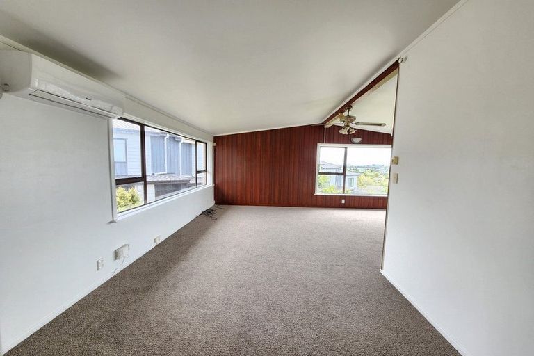 Photo of property in 619 Glenfield Road, Totara Vale, Auckland, 0629