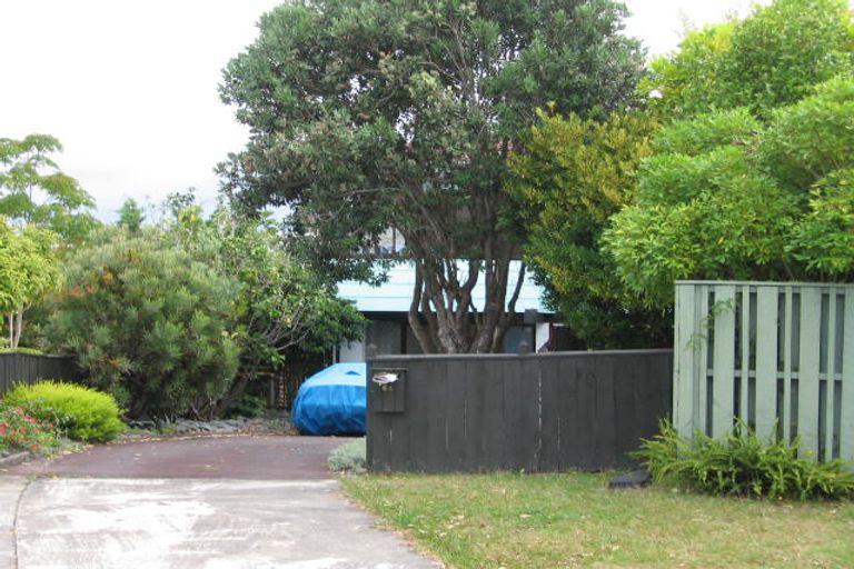 Photo of property in 1/6 Reynolds Place, Torbay, Auckland, 0630