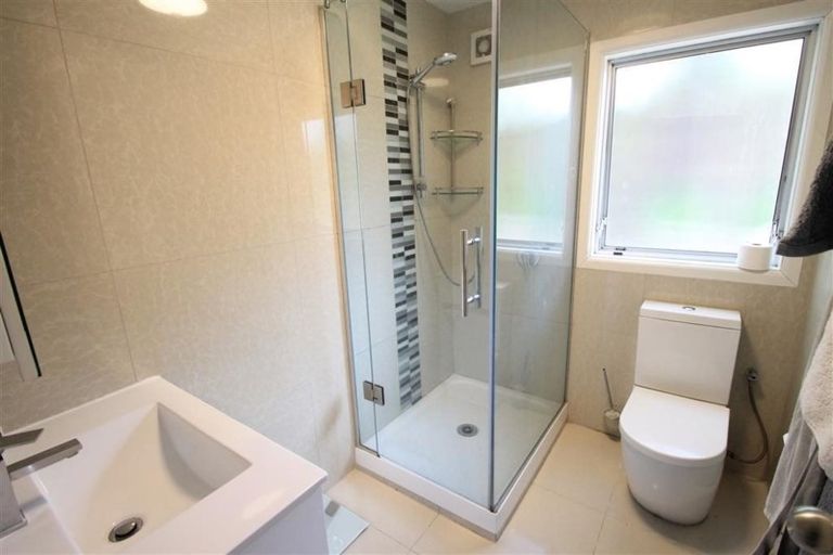 Photo of property in 4 Santiago Crescent, Unsworth Heights, Auckland, 0632