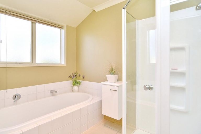 Photo of property in 8 Ross Place, Northwood, Christchurch, 8051