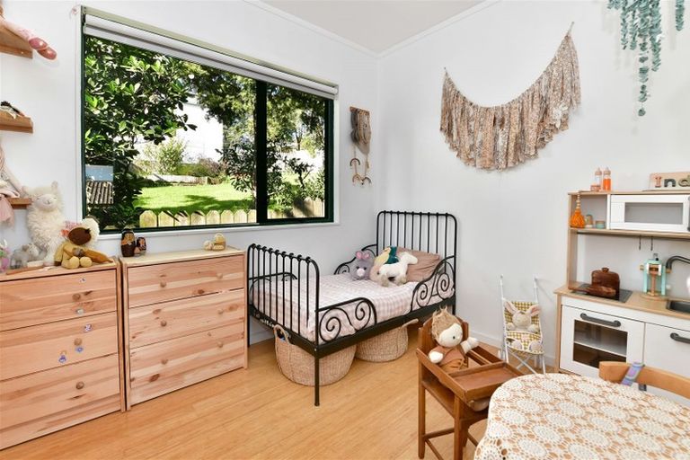 Photo of property in 2a Roberta Crescent, Orewa, 0931