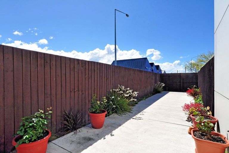 Photo of property in 3/75 Thackeray Place, Waltham, Christchurch, 8023