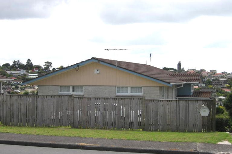 Photo of property in 38 Target Road, Totara Vale, Auckland, 0629