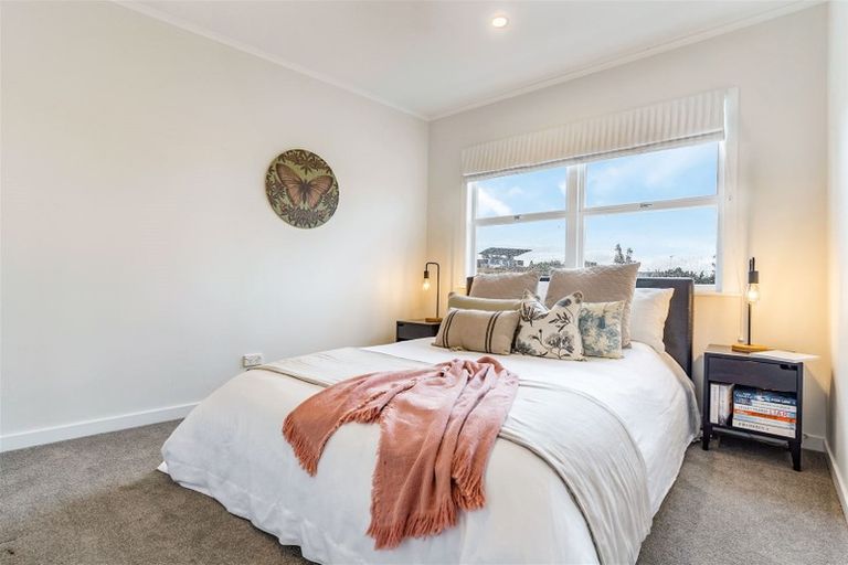Photo of property in 15 Camelot Place, Glenfield, Auckland, 0629