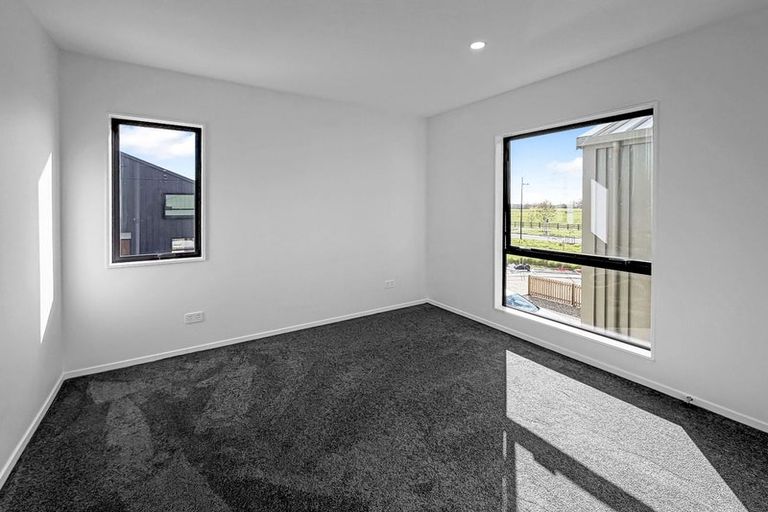 Photo of property in 21 Karaka Village Parade, Karaka, 2580