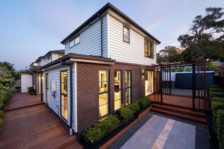 Photo of property in 25a Rothesay Bay Road, Rothesay Bay, Auckland, 0630