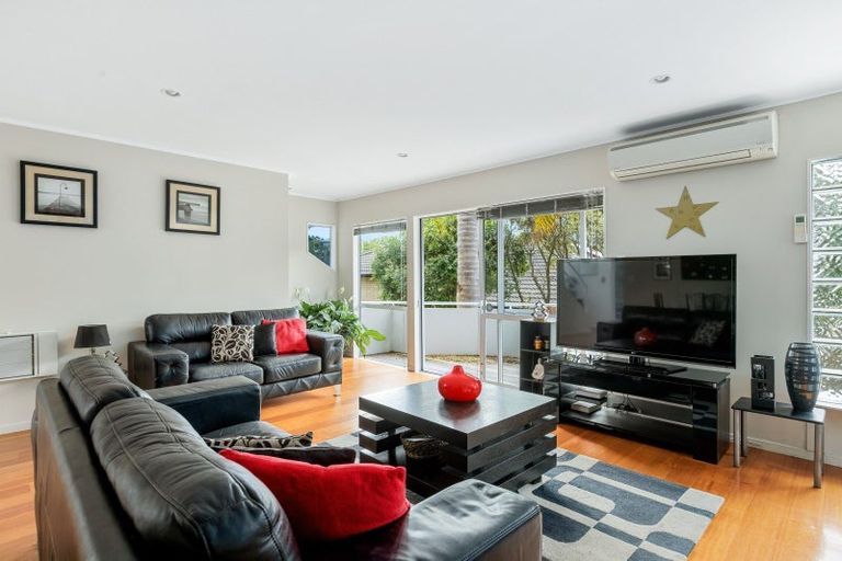 Photo of property in 37 Vista Motu, Red Beach, 0932