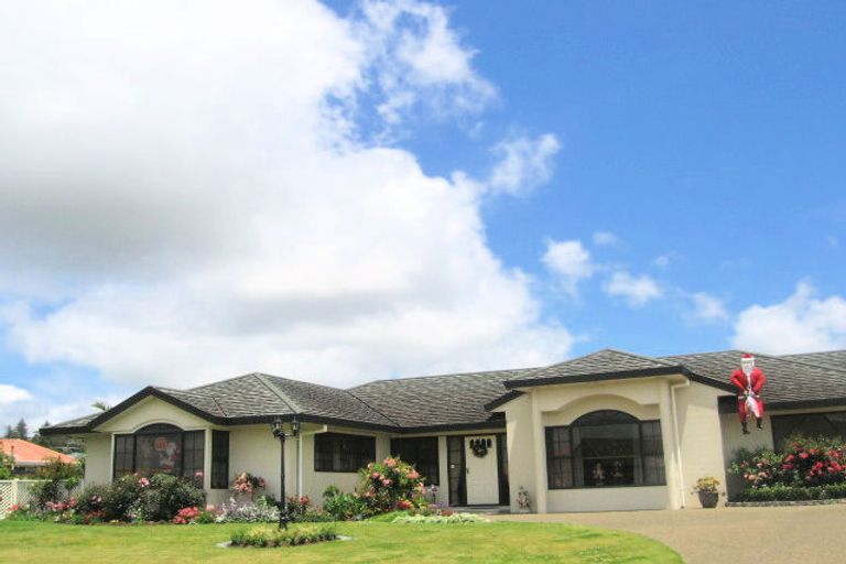 Photo of property in 1 Cloverlea Place, Pukekohe, 2120