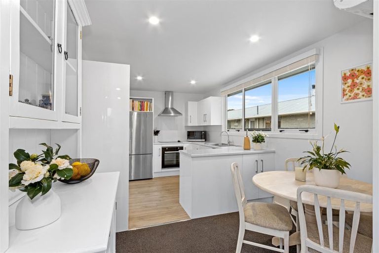 Photo of property in 8b Queenspark Drive, Parklands, Christchurch, 8083