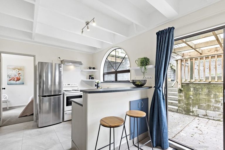 Photo of property in 11 Melrose Crescent, Melrose, Wellington, 6023