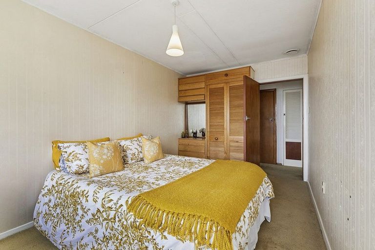 Photo of property in 15 Spur Grove, Titahi Bay, Porirua, 5022