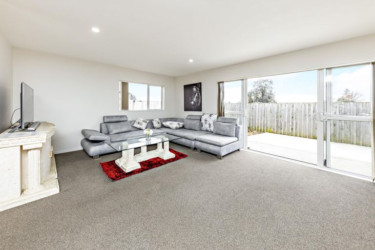 Photo of property in 30 Popokatea Drive, Takanini, 2112