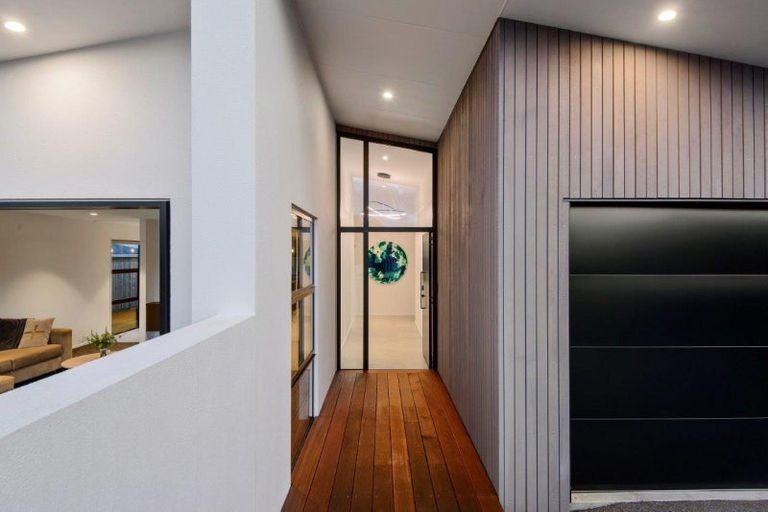 Photo of property in 16 Mays Road, St Albans, Christchurch, 8052