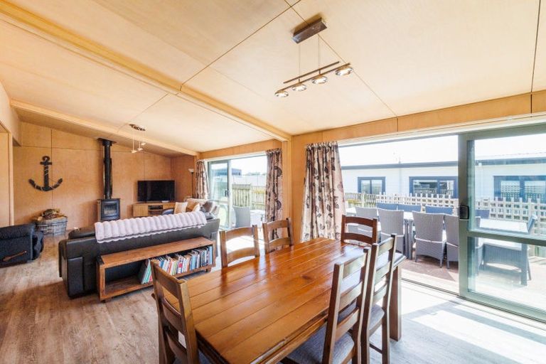 Photo of property in 35 Barling Street, Himatangi Beach, Foxton, 4891