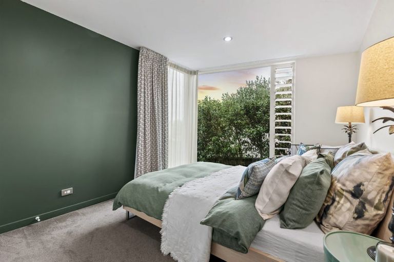 Photo of property in 42 Bayview Road, Browns Bay, Auckland, 0630