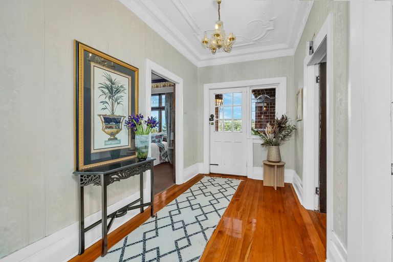 Photo of property in 56 Middleton Road, Kew, Dunedin, 9012