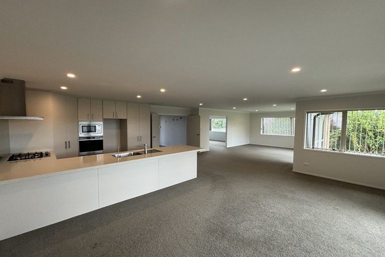 Photo of property in 74 Fernbrook Drive, Hurworth, New Plymouth, 4310