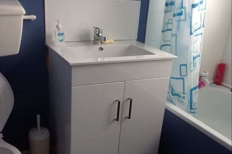 Photo of property in 2/47 Edgecombe Street, Newlands, Wellington, 6037