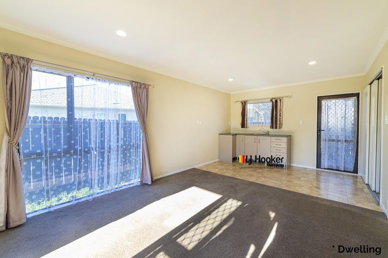 Photo of property in 18 Dungarvon Place, Clendon Park, Auckland, 2103