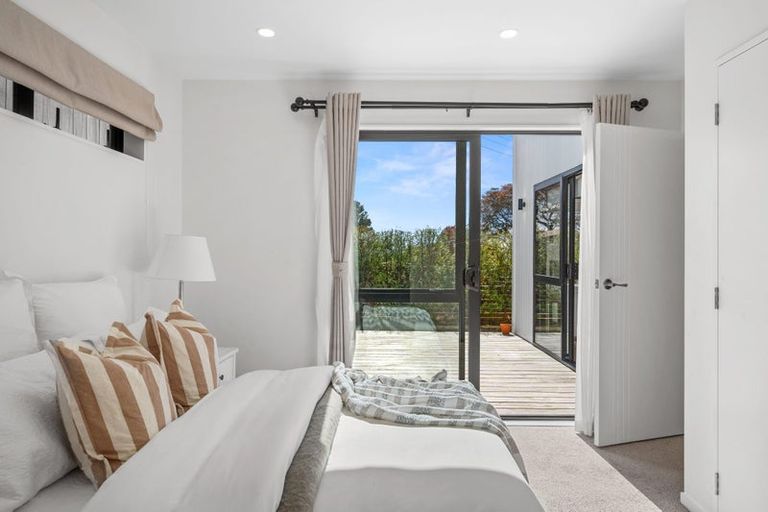 Photo of property in 1b Valron Road, Te Atatu South, Auckland, 0602