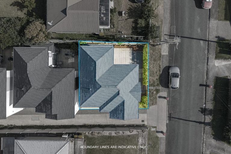 Photo of property in 1b Valron Road, Te Atatu South, Auckland, 0602