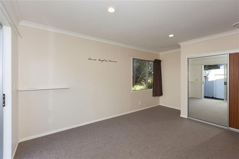 Photo of property in 10 Kawau Grove, Waikanae Beach, Waikanae, 5036
