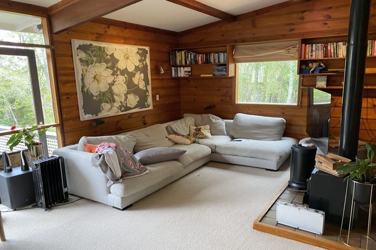 Photo of property in 69 Pupuke Road, Birkenhead, Auckland, 0627