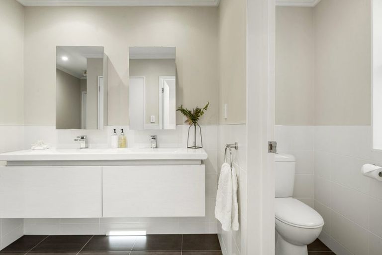 Photo of property in 18 Lemon Grove Lane, Greenhithe, Auckland, 0632