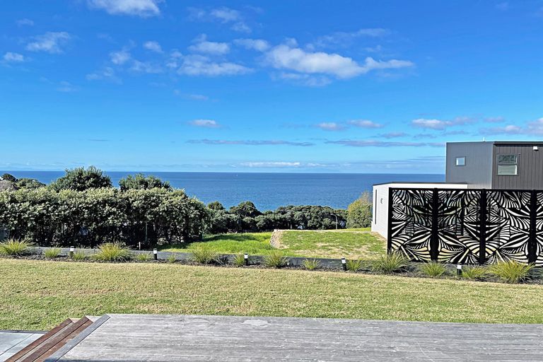 Photo of property in 22 Wonderview Road, Leigh, 0985