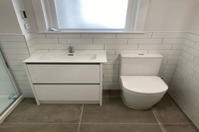 Photo of property in Rehutai Flats, 2/268 Oriental Parade, Oriental Bay, Wellington, 6011