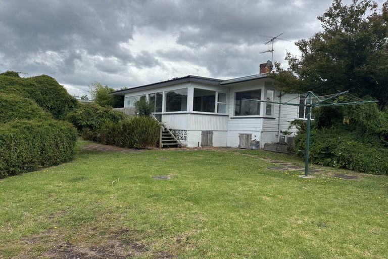 Photo of property in 27 Heath Avenue, Northcote, Auckland, 0627