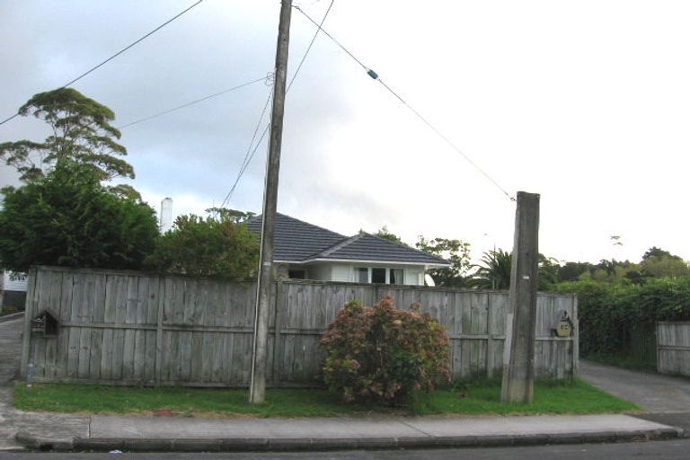 Photo of property in 14 Coletta Lane, Te Atatu South, Auckland, 0610
