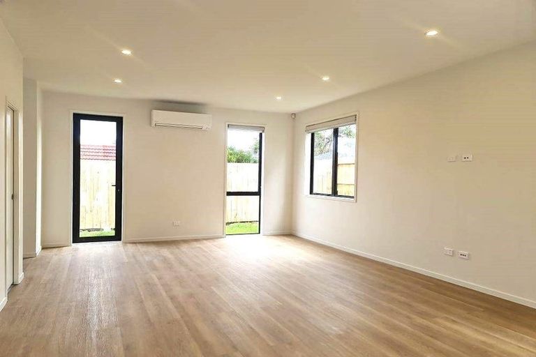 Photo of property in 42b Don Buck Road, Massey, Auckland, 0614