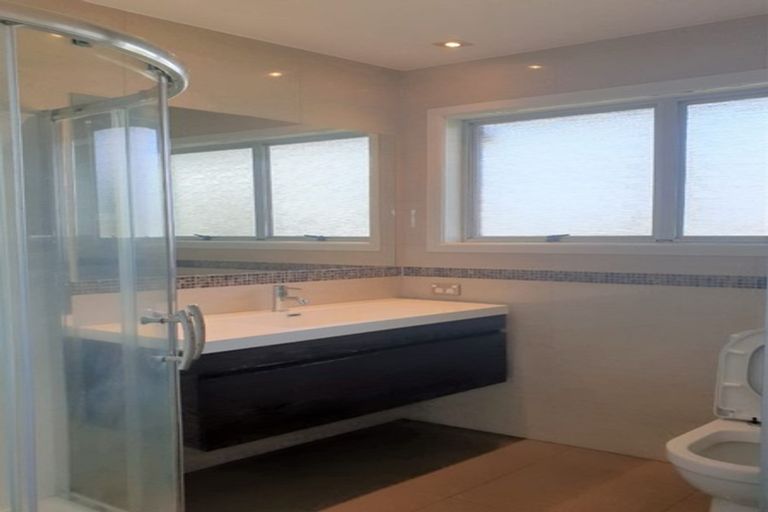 Photo of property in 17 Hepburn Road, Glendene, Auckland, 0602