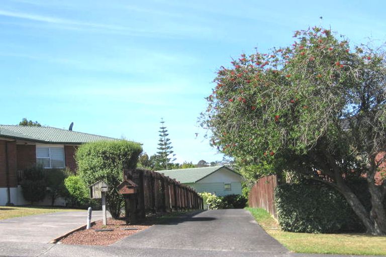 Photo of property in 82 Sycamore Drive, Sunnynook, Auckland, 0620