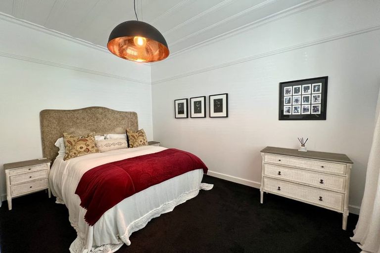 Photo of property in 8 William Bond Street, Stanley Point, Auckland, 0624