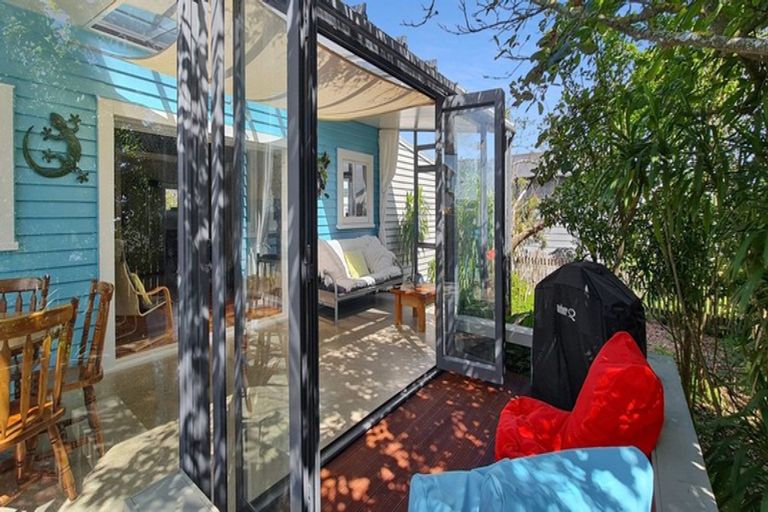 Photo of property in 1933 Parewanui Road, Parewanui, Bulls, 4894