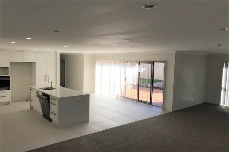 Photo of property in 35 Riverglade Parkway, Te Atatu South, Auckland, 0610