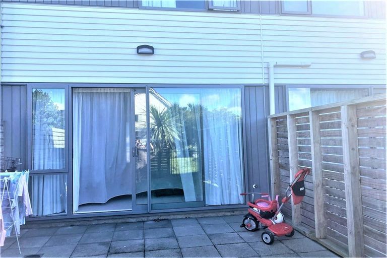 Photo of property in 15/2 Stone Street, Miramar, Wellington, 6022