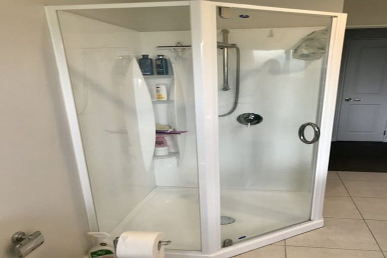 Photo of property in 9 Mcewen Crescent, Riverstone Terraces, Upper Hutt, 5018