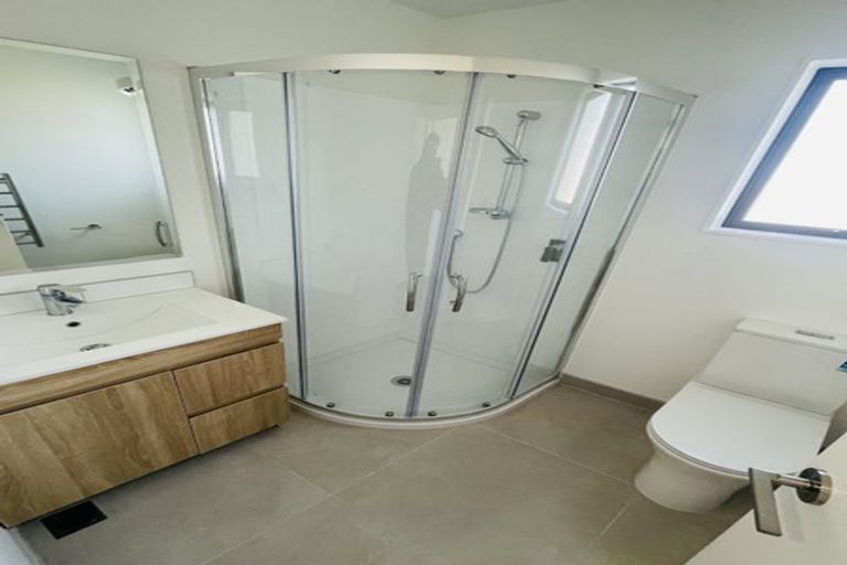 Photo of property in 250a Great North Road, Henderson, Auckland, 0612