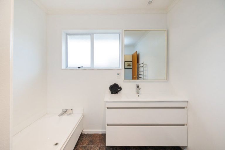 Photo of property in 3a Churchill Avenue, Hokowhitu, Palmerston North, 4410