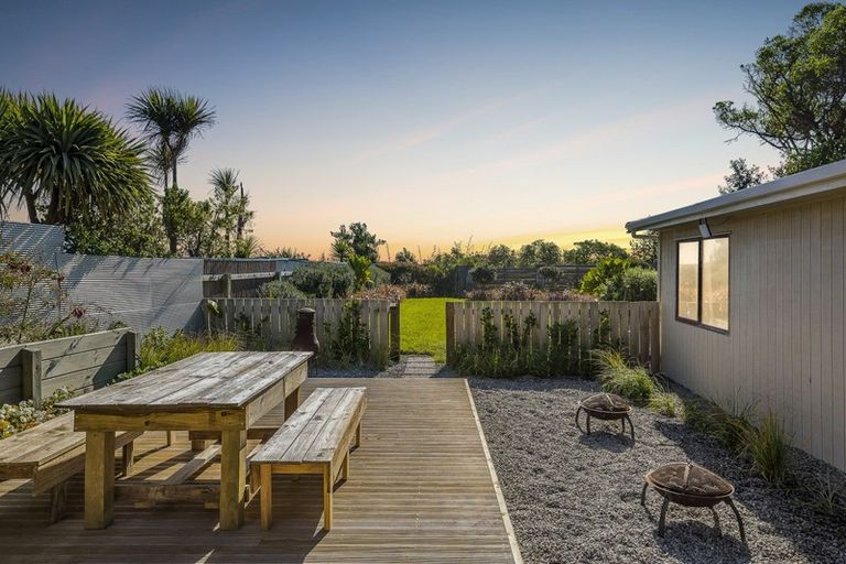 Photo of property in 11 Rodney Avenue, Te Horo Beach, Otaki, 5581