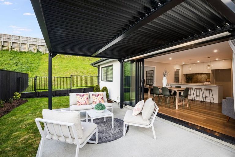 Photo of property in 11 Te Hoiere Street, Aotea, Porirua, 5024