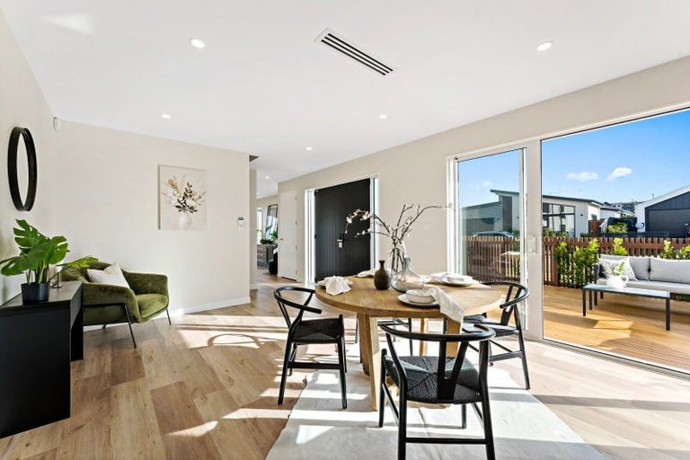 Photo of property in 6 Cara Avenue, Kumeu, 0810