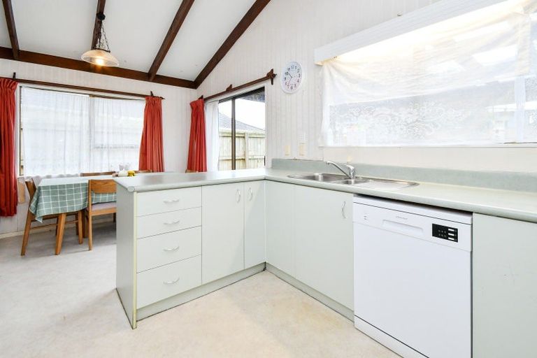 Photo of property in 8 Zenith Place, Conifer Grove, Takanini, 2112