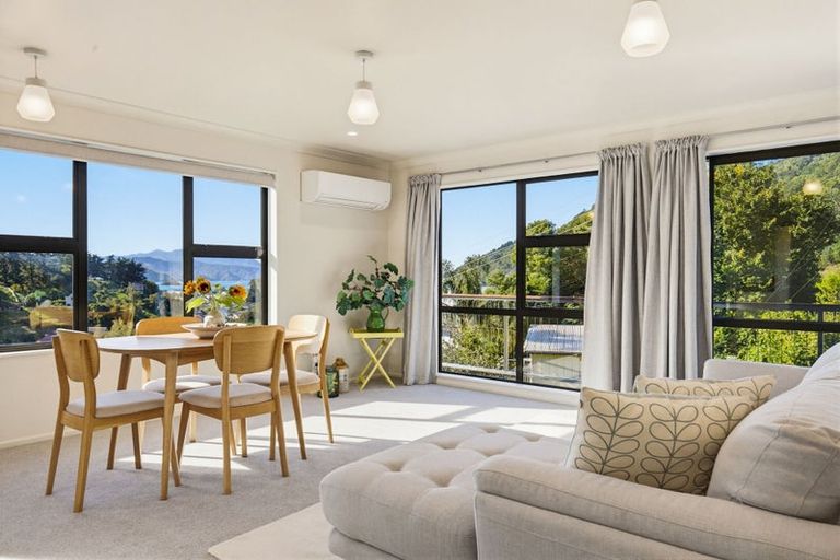 Photo of property in 11 Angle Street, Picton, 7220
