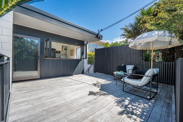 Photo of property in 2/86 Seaview Road, Castor Bay, Auckland, 0620