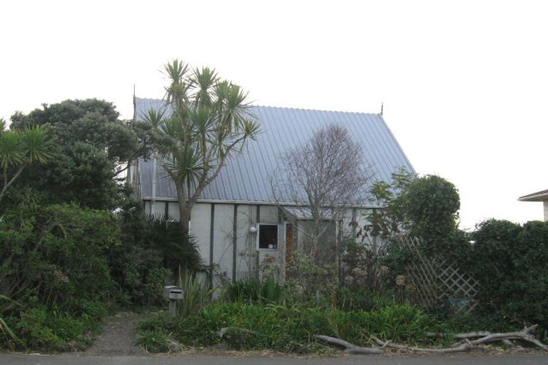 Photo of property in 3 Moana Street, Otaki Beach, Otaki, 5512