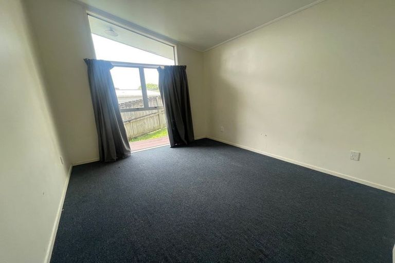 Photo of property in 7 Aden Place, Clendon Park, Auckland, 2103